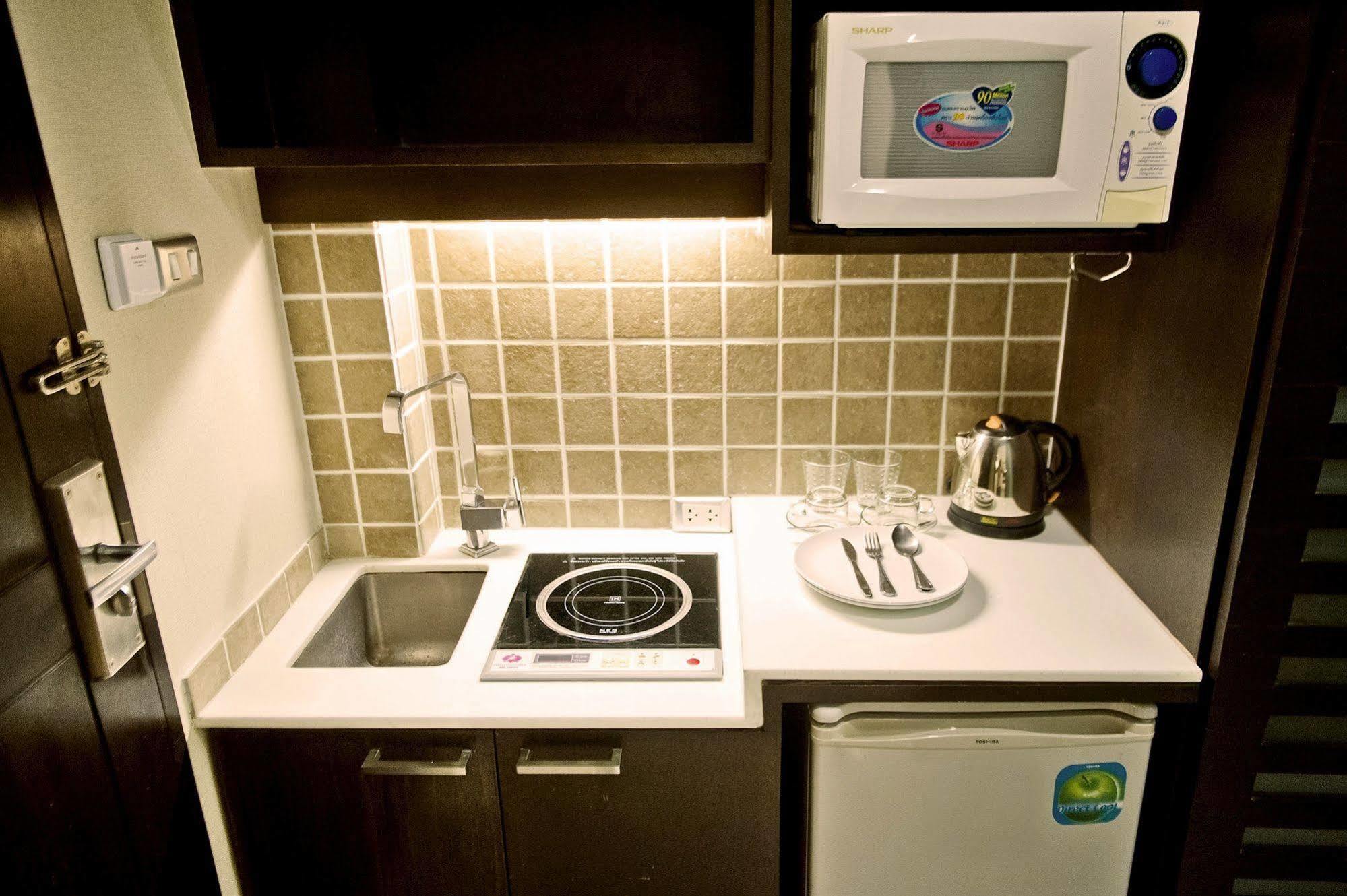Vacio Suite Банкок Екстериор снимка