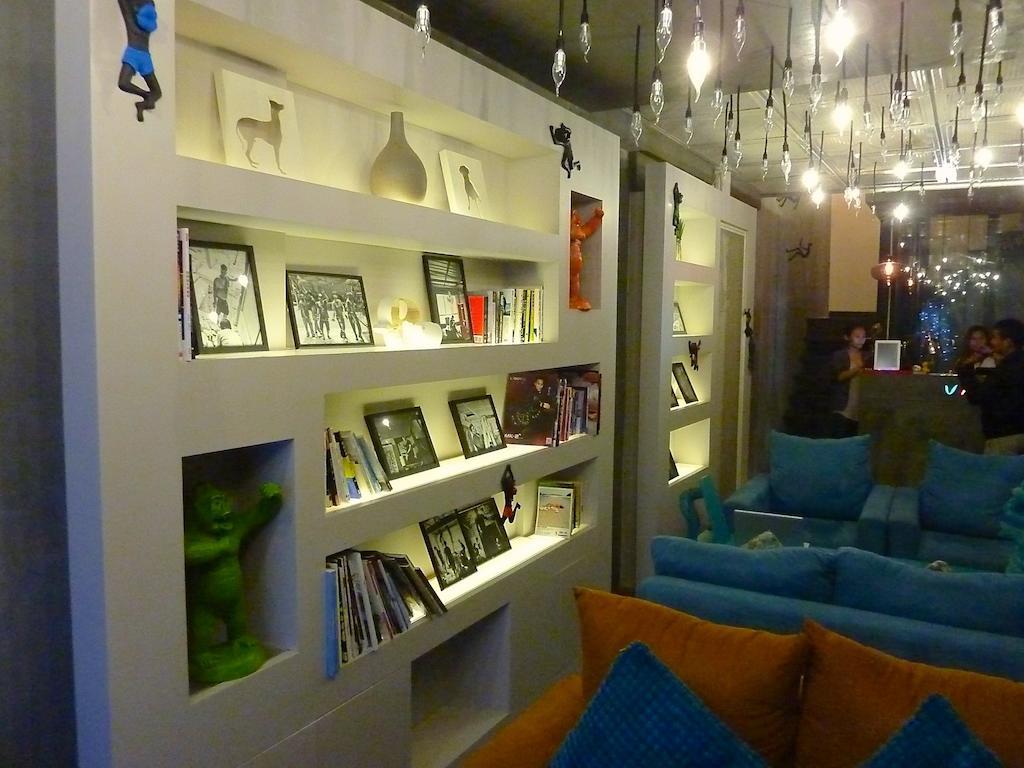 Vacio Suite Банкок Екстериор снимка